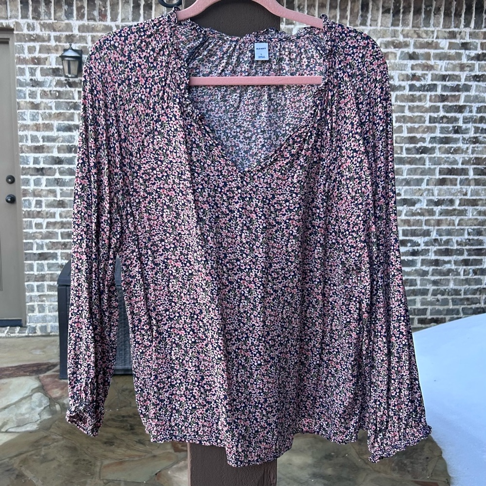 Old Navy Floral Women's Blouse in Navy and Pink